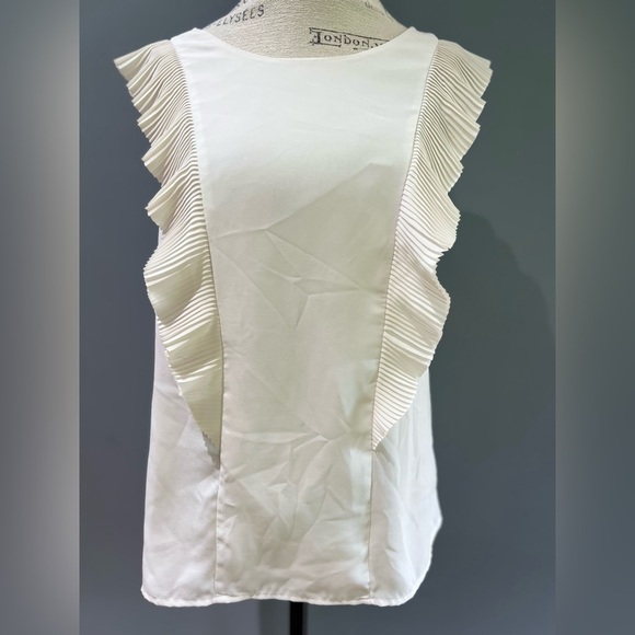 Banana Republic Tops - Banana Republic Ivory Front Ruffle Top size medium